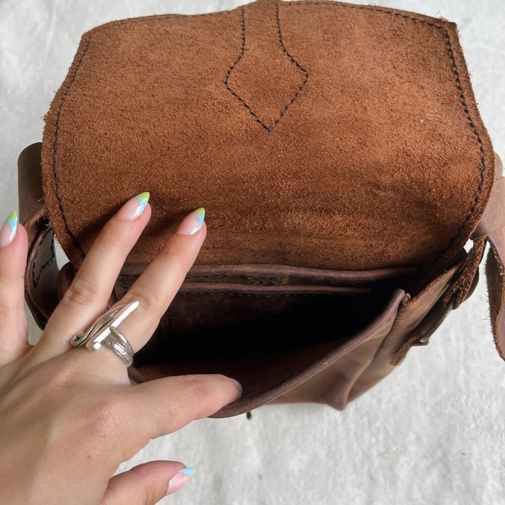 2/$40 πΈ VTG Rustic Brown Leather Crossbody Satchel - Picture 8 of 9